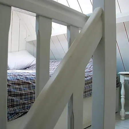 Bed In Waterland 4*