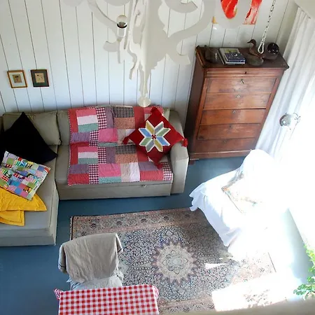 Bed In Waterland 3*